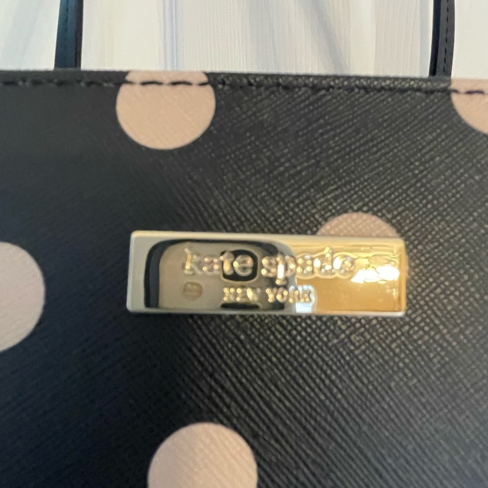 Kate Spade Tote - Picture 4 of 8